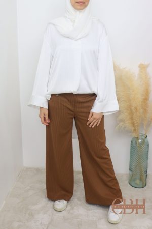 Découvrez notre pantalon ample, alliant confort et élégance pour un style chic et décontracté. Parfait pour toutes les occasions, il offre une liberté de mouvement incomparable.