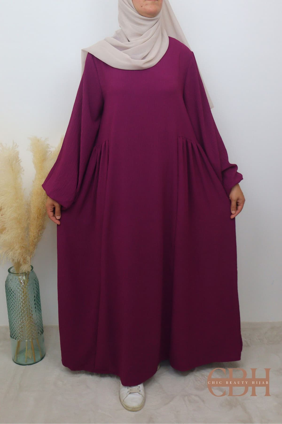 Abaya chic fushia manches bouffantes modeste élégante