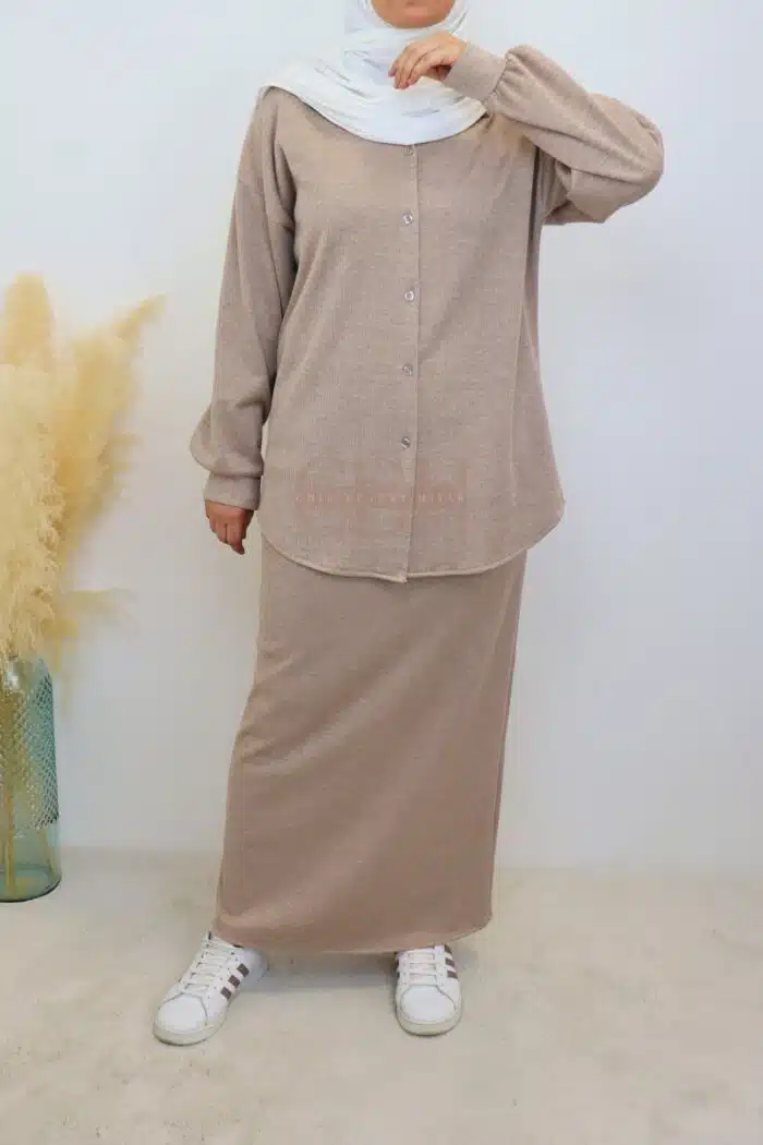 Ensemble jupe longue velours, idéal pour une tenue pudique