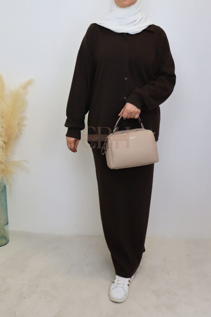 Ensemble velours marron élégant pour femme, parfait pour l’hiver