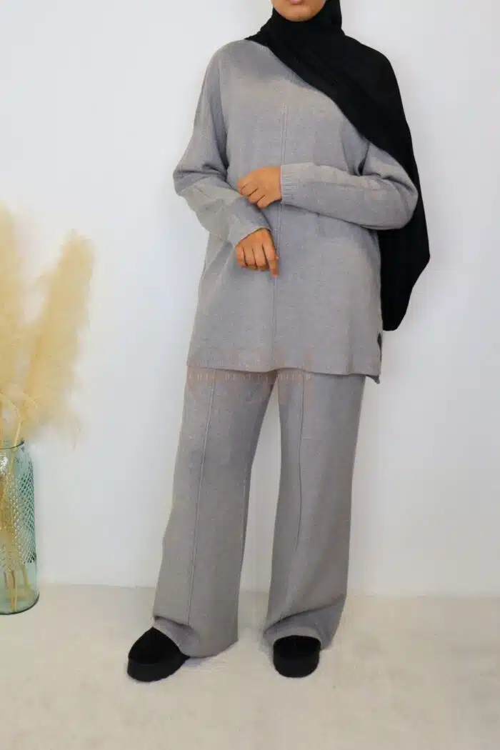 Ensemble maille femme gris tenue moderne et cosy
