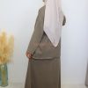 Ensemble jupe velours côtelé taupe tenue élégante hiver