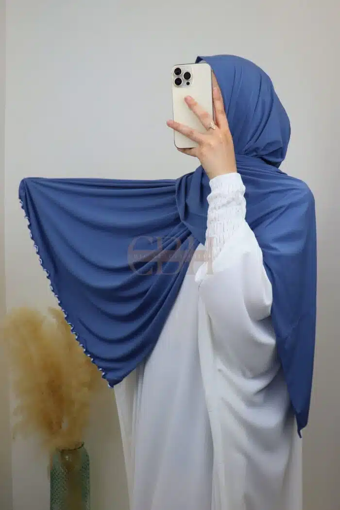 Hijab jersey premium frisé porté – détail texture