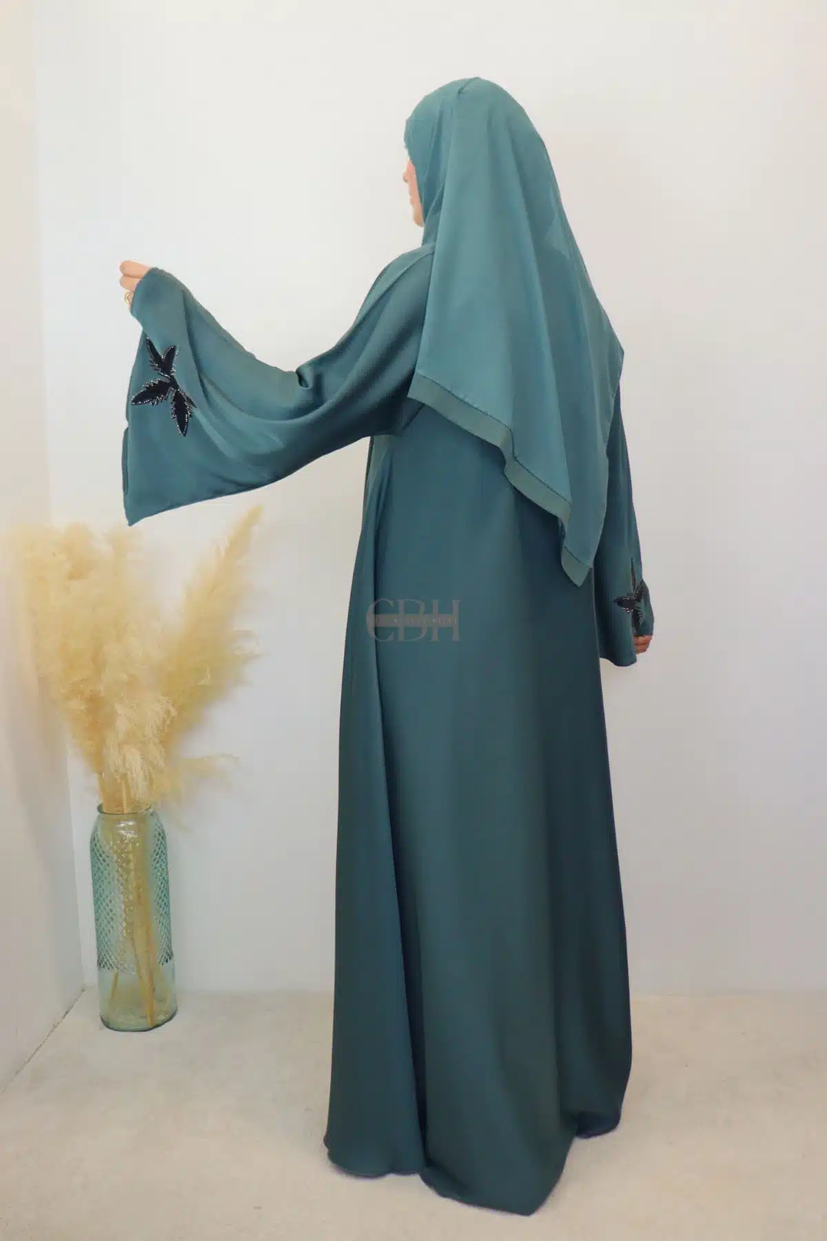 Abaya Dubaï élégante Inaya brodée avec perles pour mariage et occasions spéciales