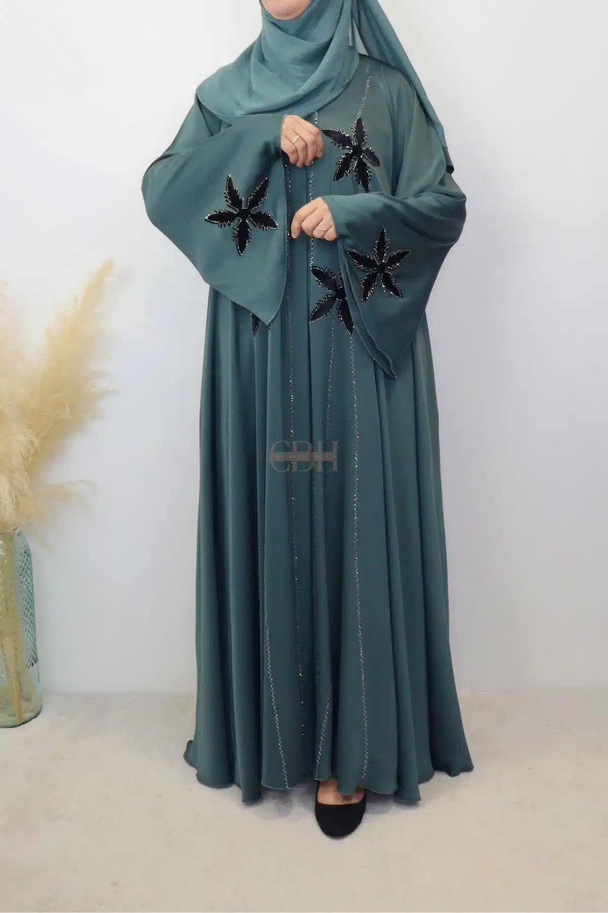 Abaya Dubaï élégante Inaya brodée avec perles pour mariage et occasions spéciales