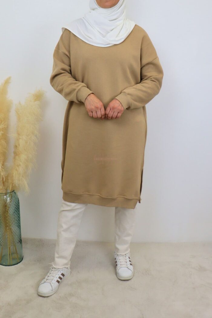 Modèle de pull sportwear femme beige